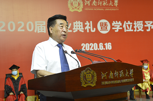 校友代表、河南省人大代表、河南科隆电器董事长、总裁程清丰发言 校友代表、河南省人大代表、河南科隆电器董事长、总裁程清丰发言