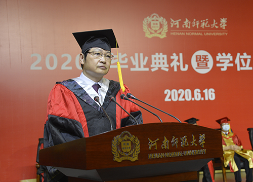 校党委常委、副校长李学志主持典礼 校党委常委、副校长李学志主持典礼
